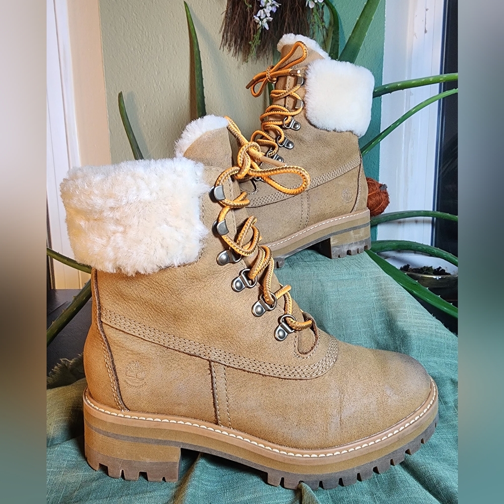 Timberland Tan Winter Boots with White Fur